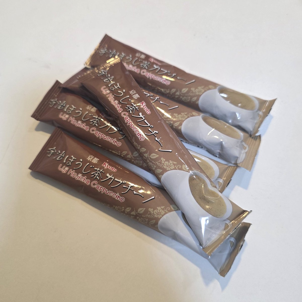 ใครอยากได้ โฮจิฉะ คาปูชิโน่ ซองสำเร็จรูปมั้ยคะ? ซองละ 85 บาท พร้อมส่ง
ชงร้อนได้ เย็นได้ 💯✨️

หรือคลิ๊กในช้อปปี้ได้ค่ะ (ร้านเราเองค่ะซิส)
s.shopee.co.th/20pM0b1wFr