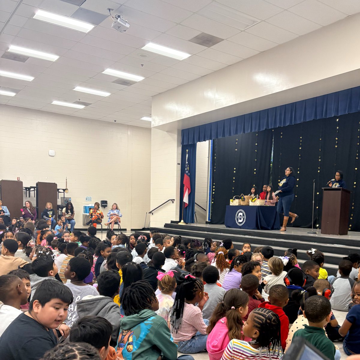 SandersES tweet media