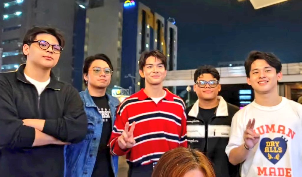 rimuru_onclock's tweet image. "Deeper connection kasama sya ngayong nakilala ko na pamilya niya"; "Makilala mga ka close niya"

The man that u are Rave Victoria! Literally him getting to know her people. Kasal nlng kulang 😅
ctto Tita Zet

ASHRAVE MissingTUEgether
#PBBCollab20BolaMatchUp