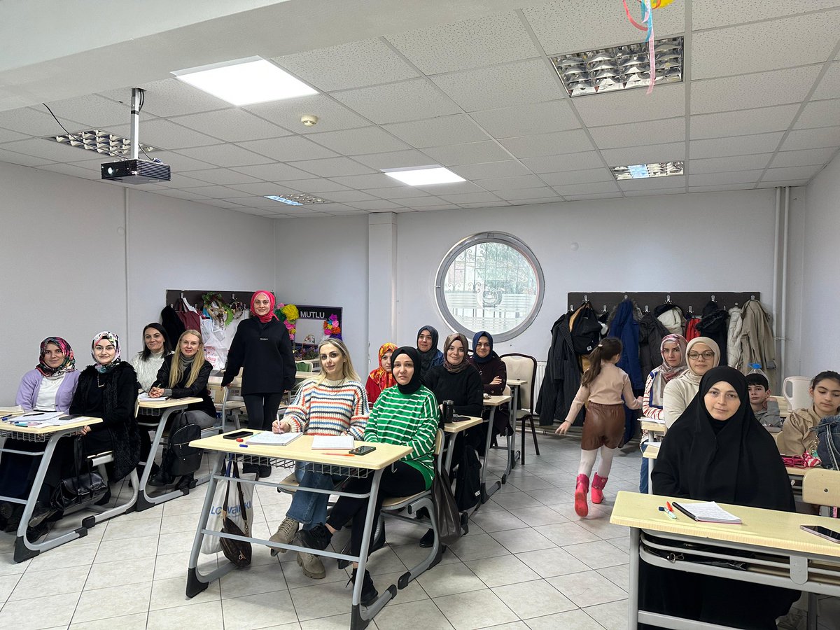 Kurum idarecilerimiz tarafından devam etmekte olan Halk Oyunları,Muhasebe ve Çocuk Gelişimi kurslarımız ziyaret edildi.