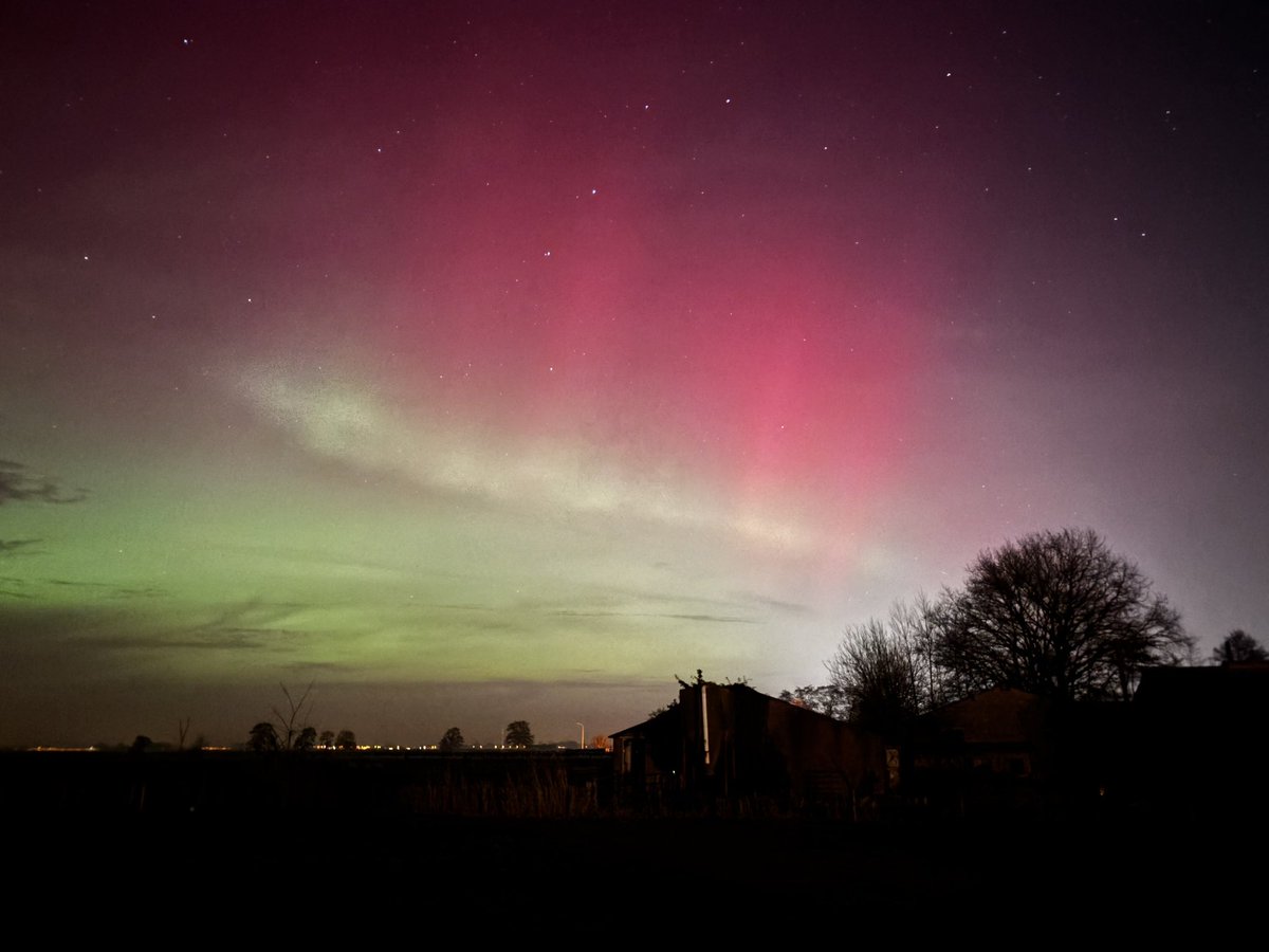 Henriet_G's tweet photo. Wat een adembenemend schouwspel gisteravond! #Auroraborealis #noorderlicht https://t.co/BQdnxxhmkI