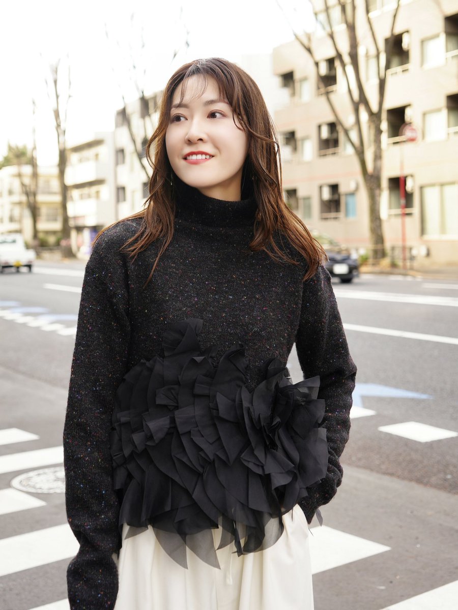 takaharu_0127's tweet image. 裾のラッフルフリルが可愛い🫶
⁡
⁡ willfullyのニット🖤

シンプルなボトムスを合わせるだけで華やかに✨
⁡
ヒトクセあるデザイン好き❤️

#コーデ #ニット #willfully #大人カジュアル