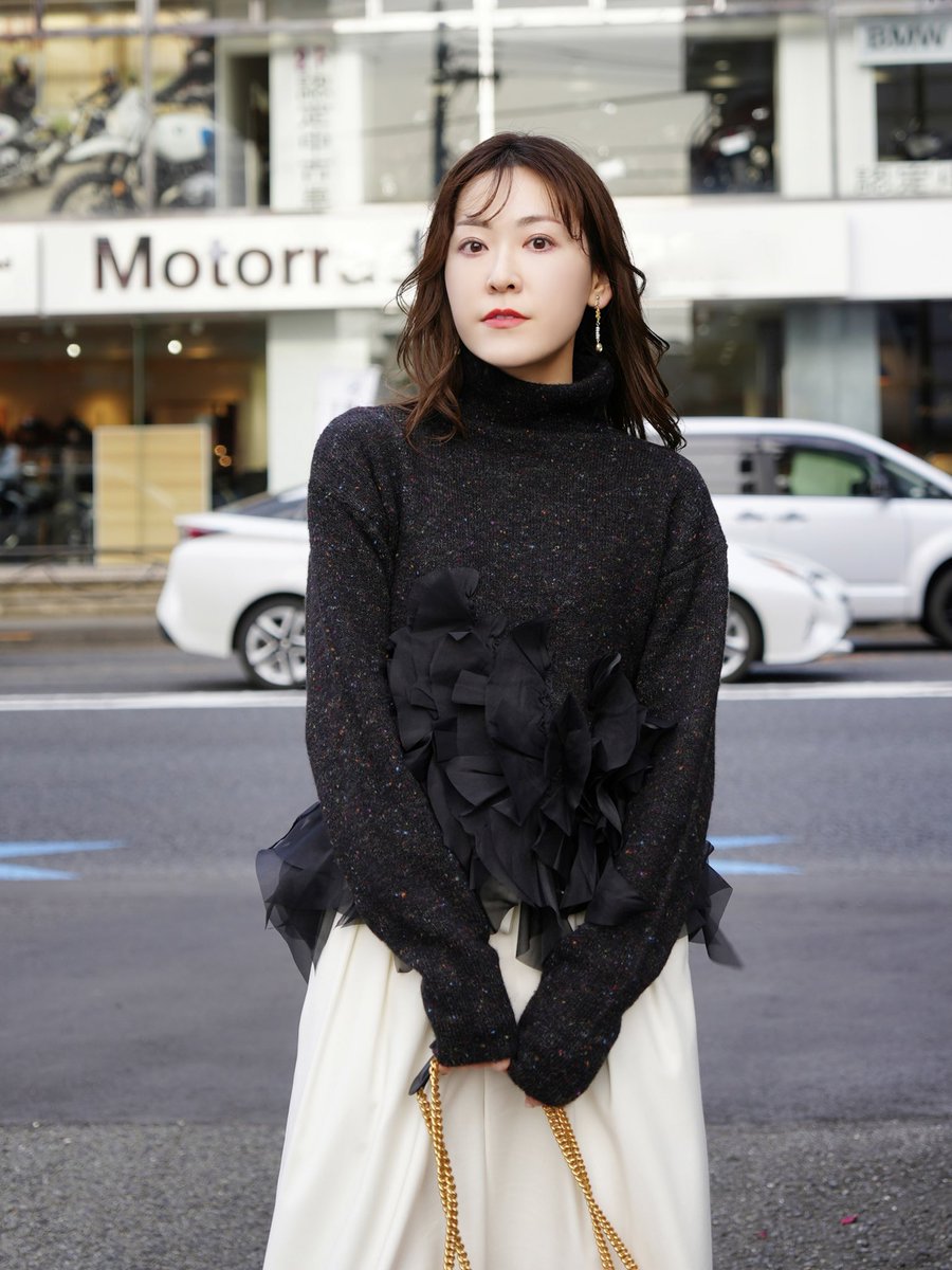 takaharu_0127's tweet image. 裾のラッフルフリルが可愛い🫶
⁡
⁡ willfullyのニット🖤

シンプルなボトムスを合わせるだけで華やかに✨
⁡
ヒトクセあるデザイン好き❤️

#コーデ #ニット #willfully #大人カジュアル