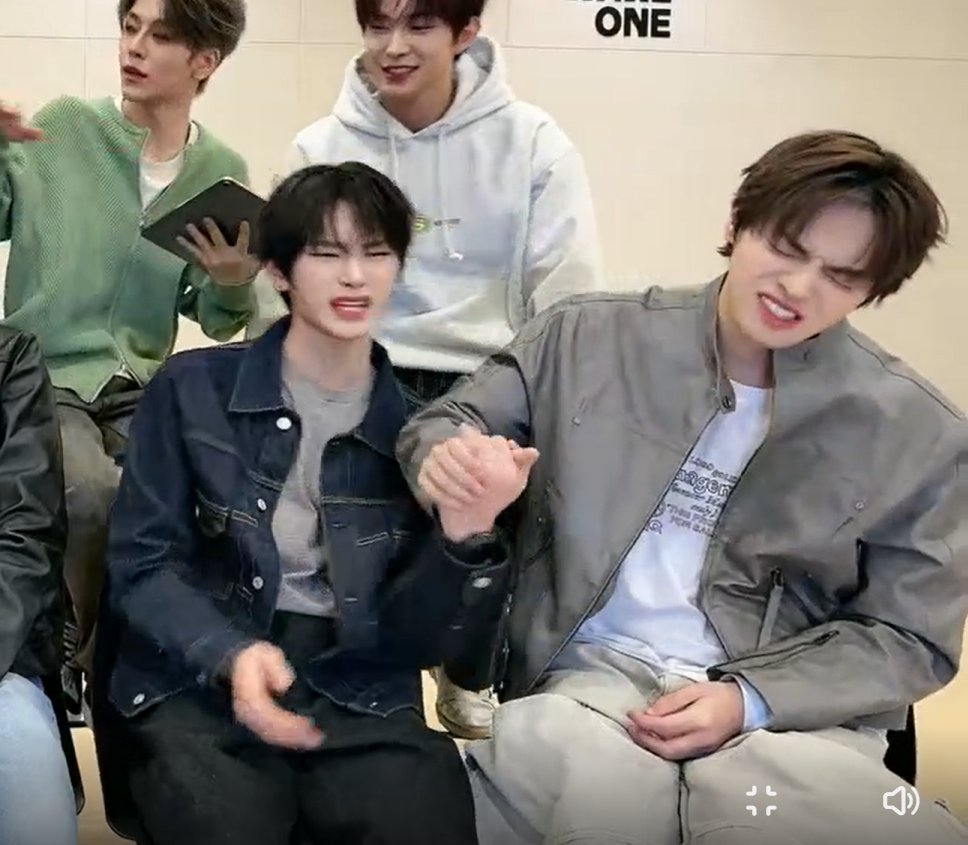 dearleoxin's tweet image. is this still cuteness aggression ? whatever the hell is wrong with leoxin 😭😭😭