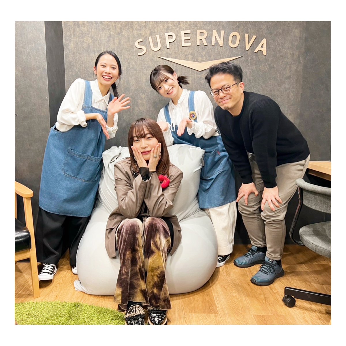 #白爪草ミュージカル 
本日もご来場頂きありがとうございました💐
今日はこの作品の音楽を担当して下さっているヒグチアイさんとのアフタートークショーがありました😚
アイさんの世界観が大好き。
人間の奥底にある感情を引き出してくれる、アイさんの楽曲が大好き。
歌うことが出来て光栄です…!!