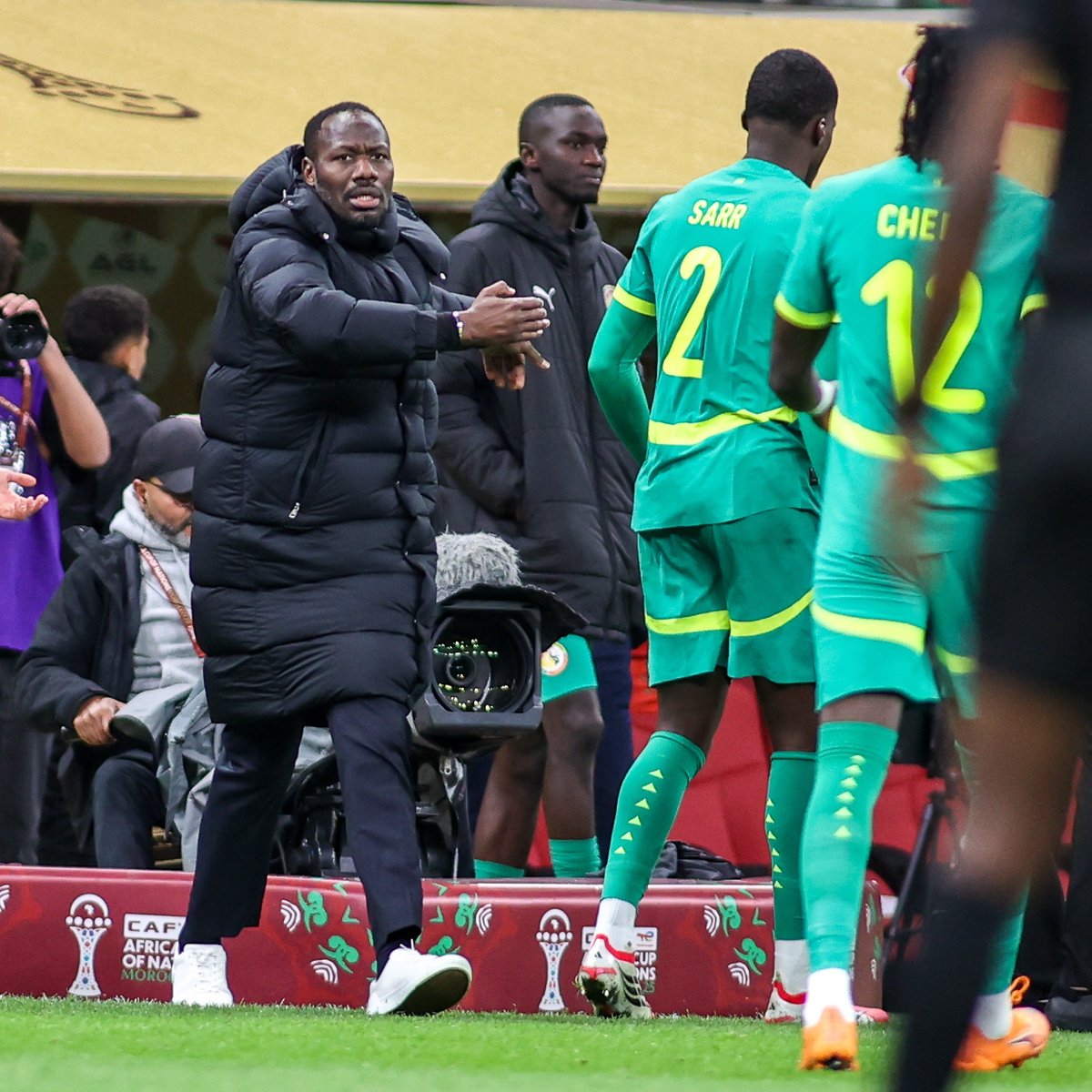TouchlineX's tweet image. 🚨 𝗠𝗔𝗝𝗢𝗥 𝗕𝗥𝗘𝗔𝗞𝗜𝗡𝗚: A Moroccan politician has called for the referee of the AFCON final to be suspended and tried in court for resuming the match after the Senegal players left the field.

He has accused Senegal of practicing magic in the locker room before Brahim…