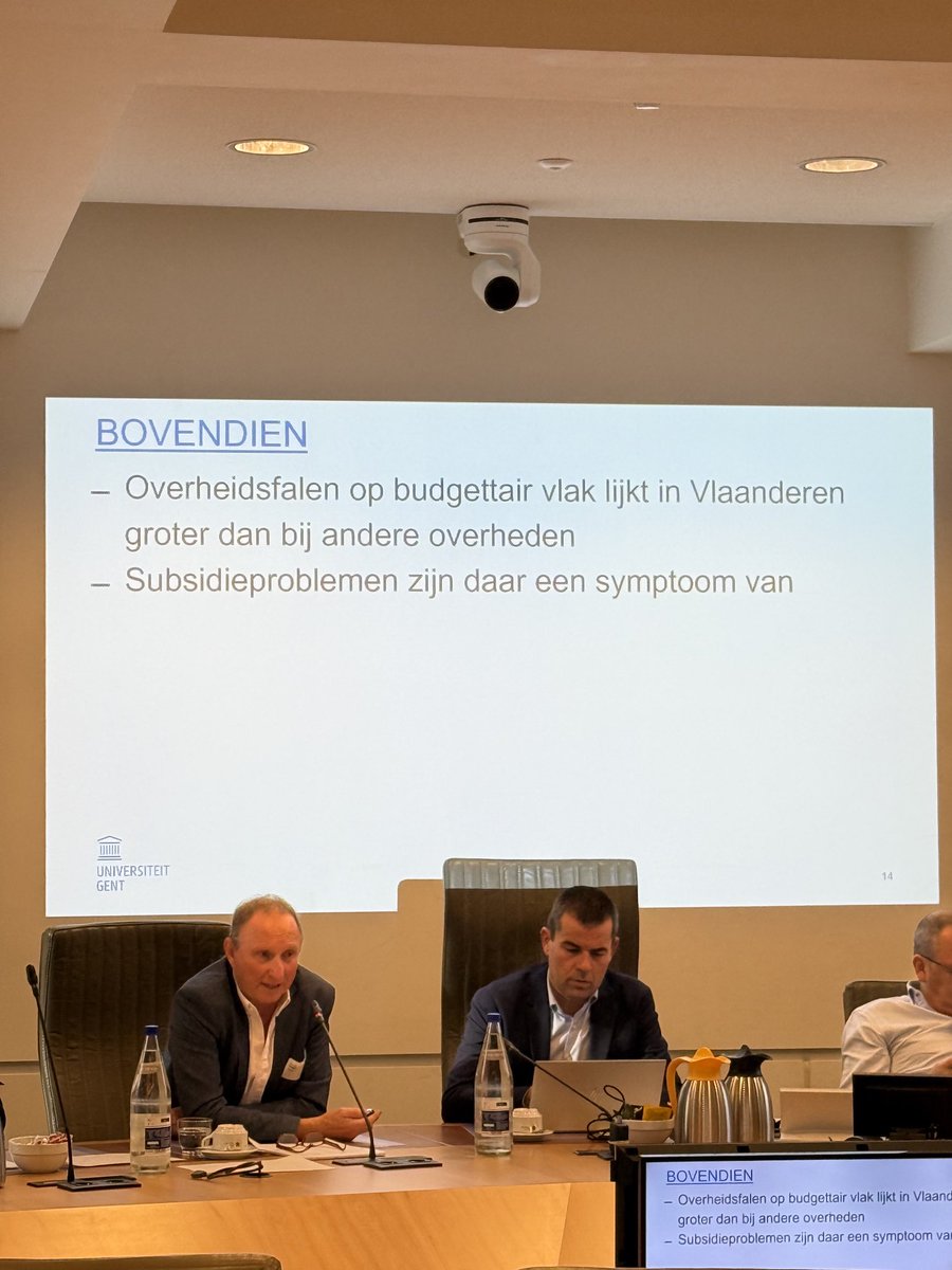egbertlachaert's tweet photo. Keiharde analyse van prof. Naert ⁦@ugent⁩ in ⁦@vlaparl⁩ over de Vlaamse financiën. 

We geven te veel geld uit en de Vlaamse overheid doet het slechter dan andere overheden. 😥 https://t.co/bvm0A61uvz