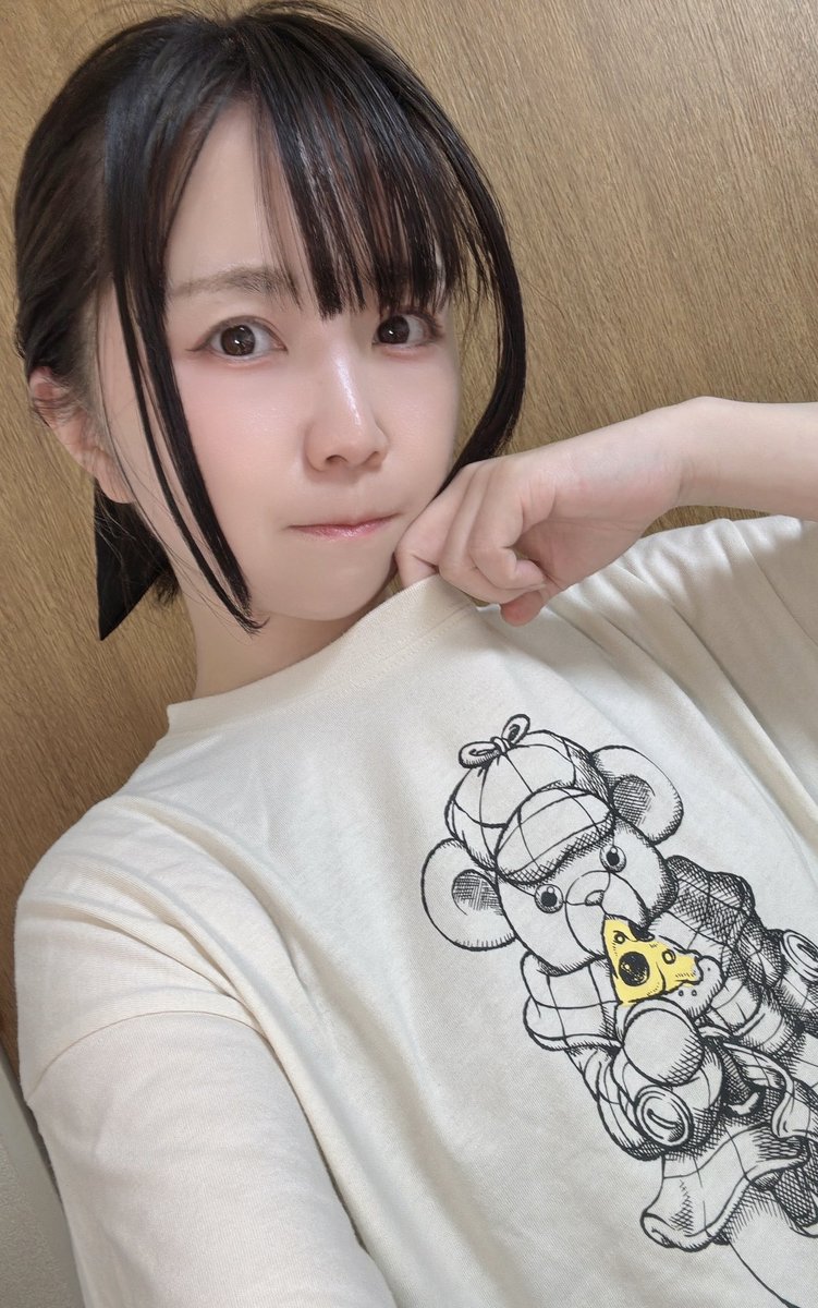 nomizuiori's tweet photo. なつみよ、奇遇だな( ᵕᴗᵕ )✩⡱
私もイマーシブ・フォートさんでTシャツを買いし者。

イマーシブさんで遊んで感想戦をするイベント📢
⭐️2/22(日)
『野水伊織×山田奈都美の！合同ファンイベントinお台場！』

🎫抽選受付
1/23(金) 23:59まで
https://t.co/Vyd6tEBUGh https://t.co/LbBdRwQ6Lo