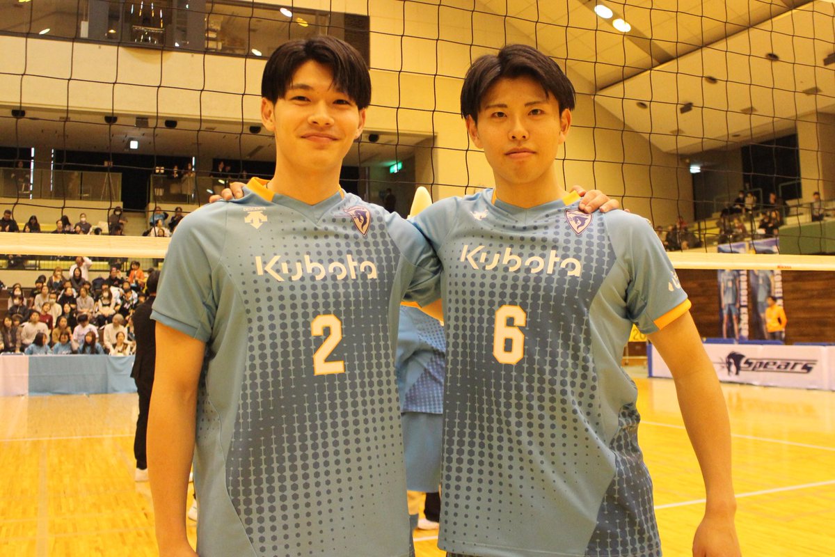 kubota_spears_v's tweet image. 🦄内定選手紹介の様子🦄

ホームゲーム守口大会にて内定選手の
#寺内剛仁 選手、#川波颯 選手がVリーグ初帯同＆公式戦デビュー👏✨

試合終了後にはご来場の皆さまの前で
ご挨拶をさせていただきました🎤

フレッシュでパワフルな2人を
どうぞよろしくお願いします‼️

instagram.com/reel/DTu-_m9kp…
