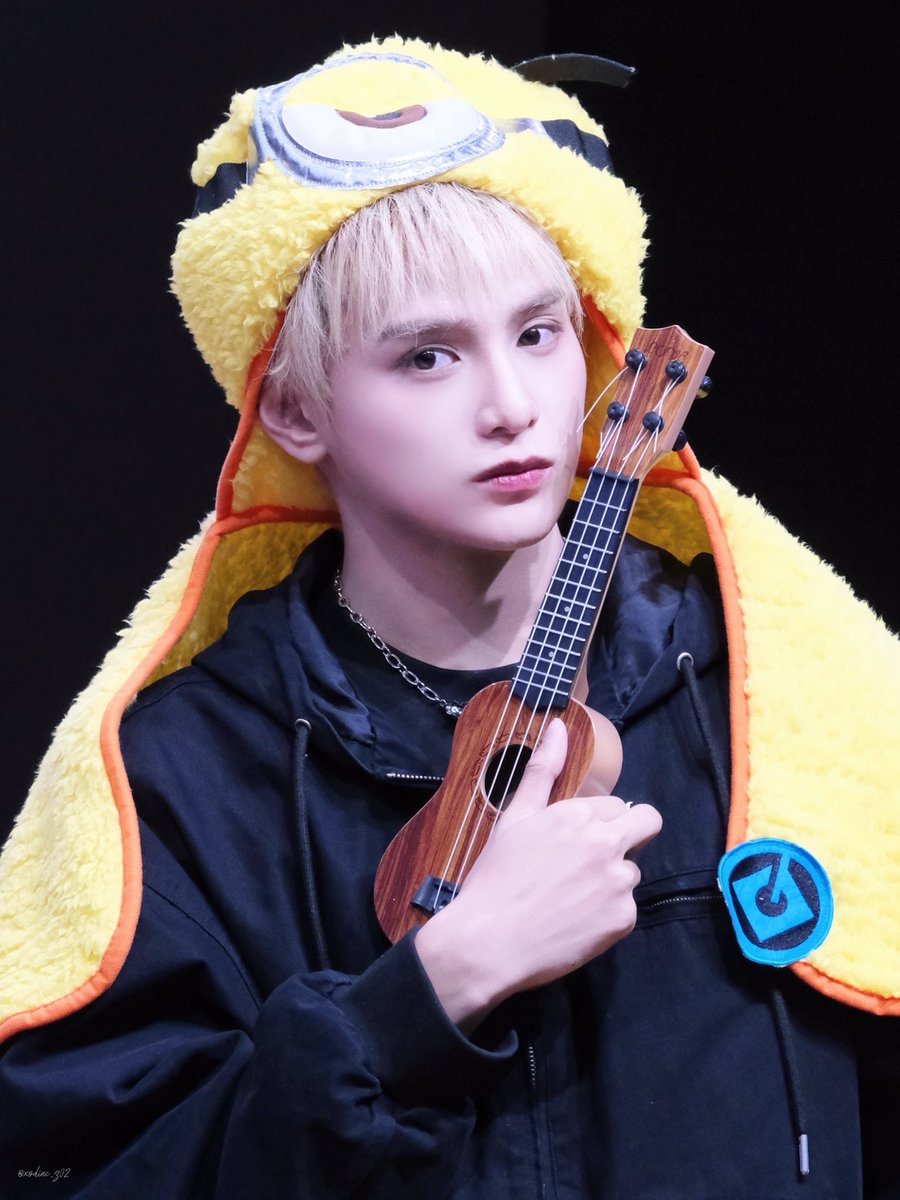 Zayyan, how are you cute, handsome, and pretty at the same time? My heart can’t handle this 😭💛

#XODIAC #소디엑 #ZAYYAN #자얀