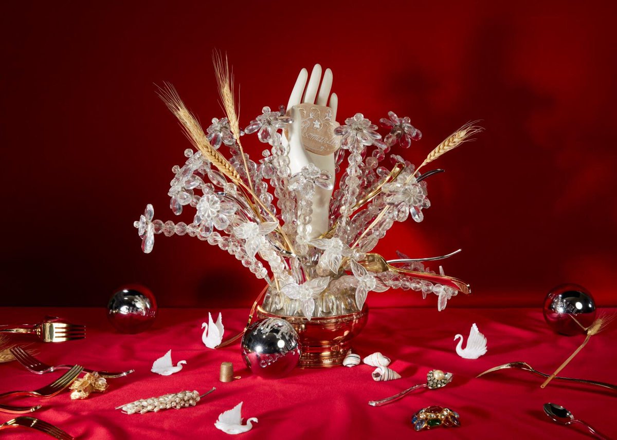 シャネルの写真展が銀座で
「CHANEL HISTORY COLLECTION by ROE ETHRIDGE」

2月25日から4月18日まで入場無料で開催
ガブリエル・シャネルの貴重なプライベートコレクションなど写すフォトコラージュ

会場：シャネル・ネクサス・ホール
予約：不要