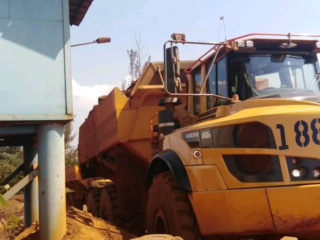 yleyvasilva's tweet photo. El muestreo a los camiones mineros  y el procesamiento a las muestras, para aportar a la eficiencia en el beneficio del mineral de la empresa Comandante Pedro Sotto servicio de excelencia . 
#cediniqmoa
Fuente de Renovación.
#yosoylacomunicadora https://t.co/5DEcWPV42A