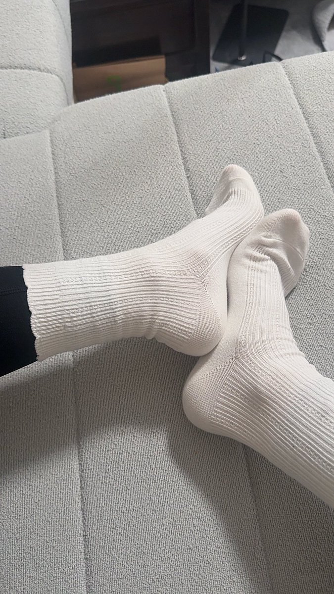 hs2661gsj's tweet photo. 瑜伽裤配白袜把你香晕 https://t.co/xaUHNmMUfl