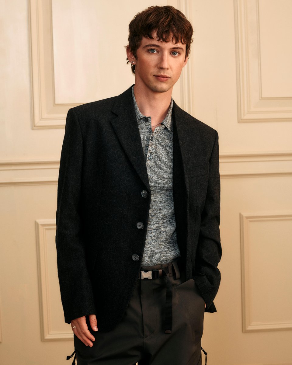 Prada's tweet image. Prada Ambassadors Troye Sivan and Karina gathered at the Fondazione Prada’s Deposito in Milan for the Fall/Winter 2026 menswear show.

#PradaFW26 #PradaPeople #TroyeSivan #Karina