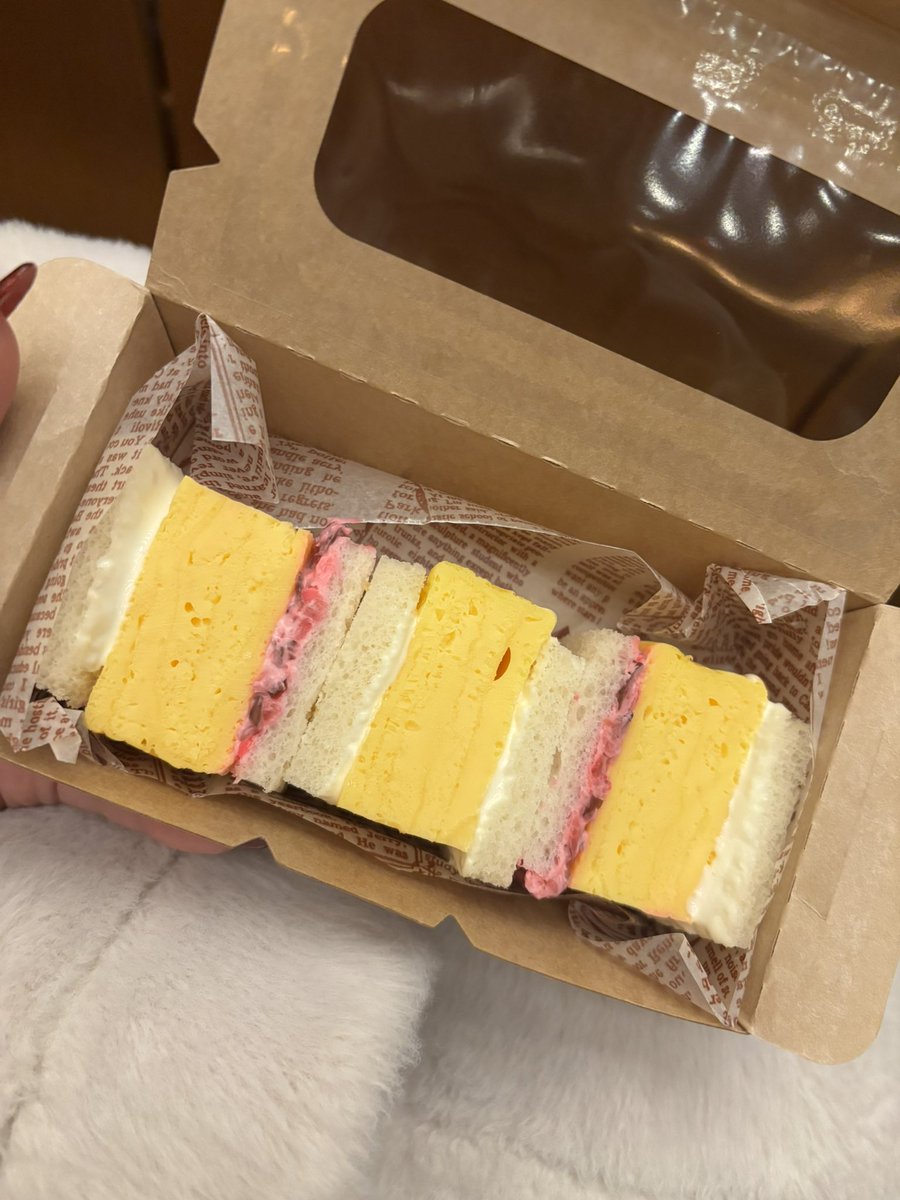 อายูน่า เรนโบว์ เลิฟ