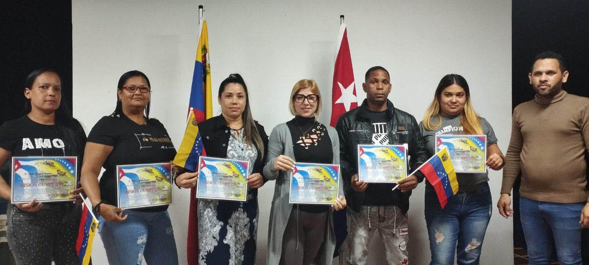 cubacooperaven's tweet image. Ceremonia de honor en la Villa Nacional 3 #Techito Rojo. 🎖️ Despedimos con orgullo a nuestros colaboradores que culminan su misión.

Su entrega y profesionalismo dejan una huella imborrable. ¡Felicidades por las condecoraciones recibidas! Misión cumplida. 🇨🇺🤝🇦🇪 #Solidaridad