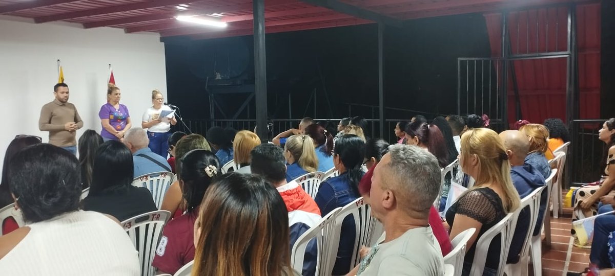 cubacooperaven's tweet image. Ceremonia de honor en la Villa Nacional 3 #Techito Rojo. 🎖️ Despedimos con orgullo a nuestros colaboradores que culminan su misión.

Su entrega y profesionalismo dejan una huella imborrable. ¡Felicidades por las condecoraciones recibidas! Misión cumplida. 🇨🇺🤝🇦🇪 #Solidaridad