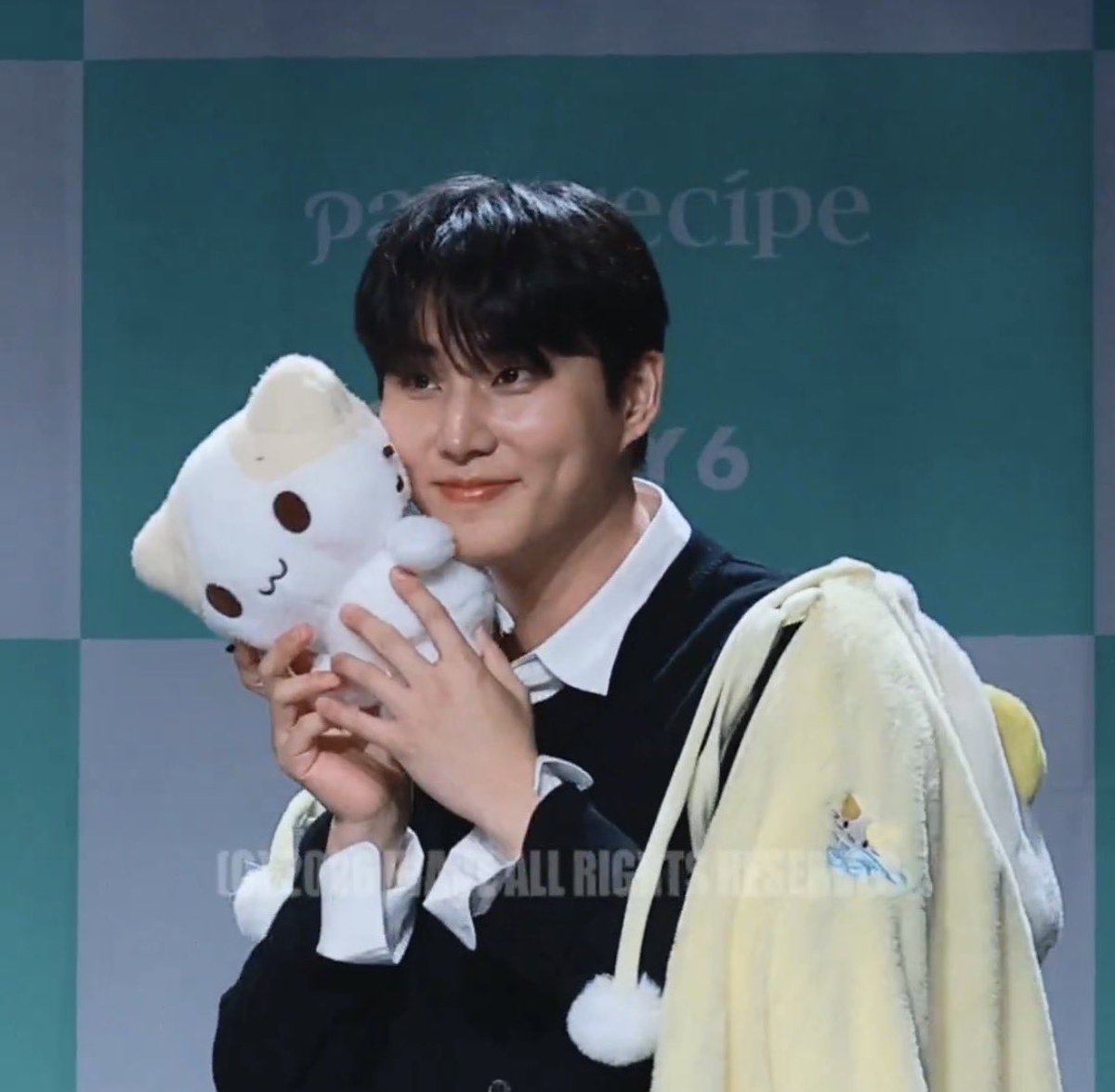 착해 tweet media