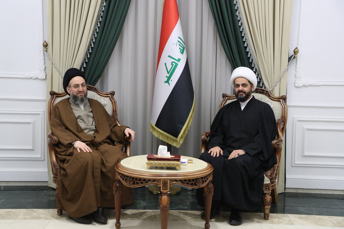 الشيخُ الأمين يستقبلُ السيّد عمار الحكيم

استقبلَ الأمين العامُّ لحركةِ عصائبِ أهلِ الحق، سماحةَ الشيخ قيس الخزعليّ، في مكتبِه ببغدادَ، اليوم، رئيسَ تيّارِ الحكمةِ الوطني السيّد عمار الحكيم.

وجرى خلالَ اللقاءِ بحثُ مستجدّاتِ الوضعِ السياسيِّ والأمنيِّ في البلاد، والتأكيدُ على