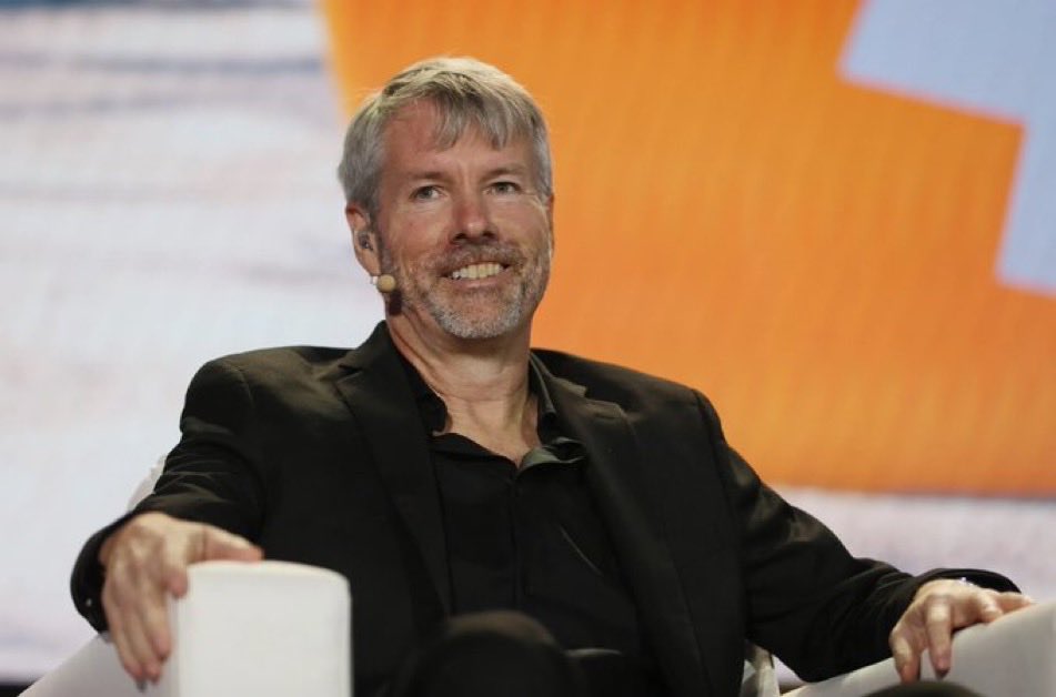 Vivek4real_'s tweet image. HOW CAN SOMEONE BUY $2,100,000,000 WORTH OF BITCOIN BUT THE PRICE DUMPS?

WHAT KIND OF SCAM IS THIS??