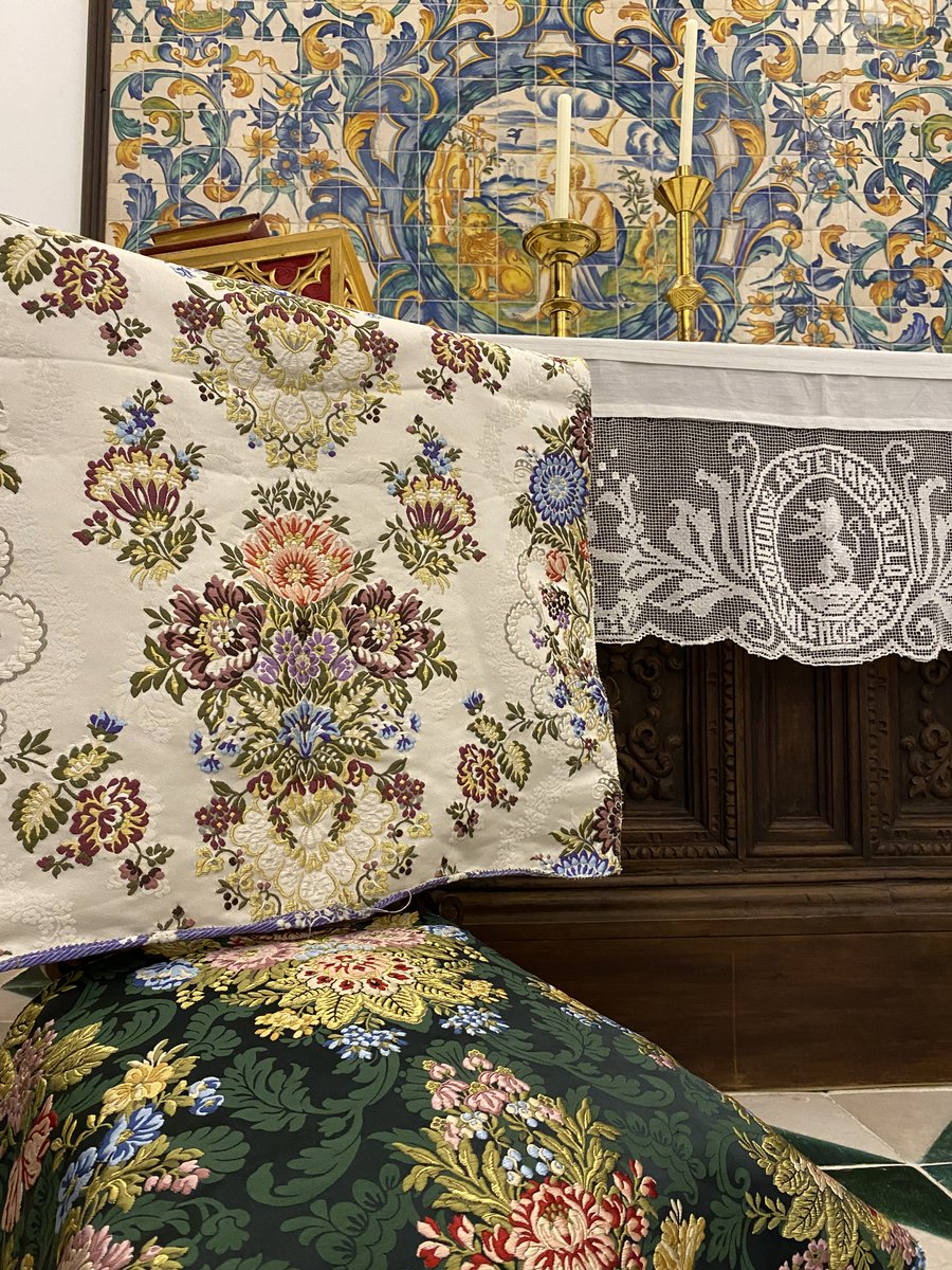 Nuestro más sincero agradecimiento a los industriales que, generosamente, han cedido estos tejidos para la exposición: <a href="/Espolines_Garin/">Espolines de Garín</a>, <a href="/VIVESYMARI/">VIVES Y MARI</a>, Sedica, Compañía Valenciana de la Seda y Bartual Tejedores.

#Valenciaesseda