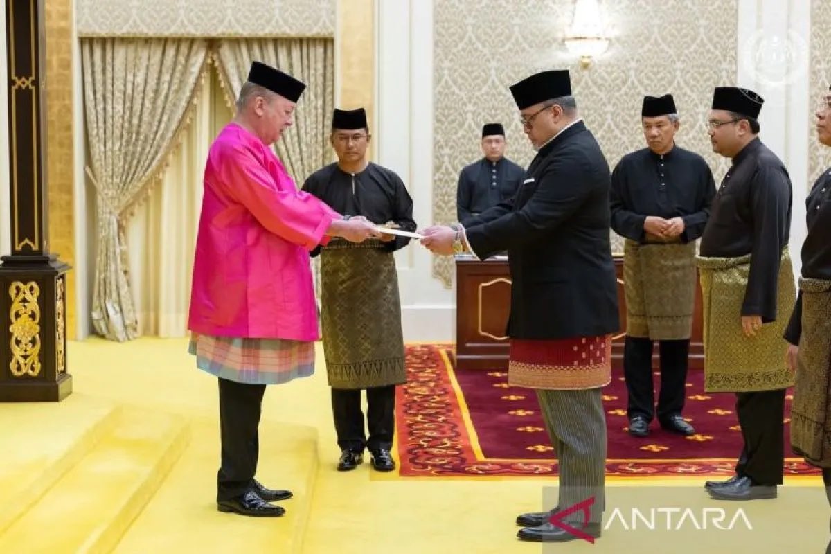 antaramalaysia's tweet image. Dubes Iman serahkan Surat Kepercayaan kepada Raja Malaysia

kl.antaranews.com/berita/36510/d…

#DubesRI #SultanIbrahim #ImanHascaryaKusumo
Photo: FB Sultan Ibrahim