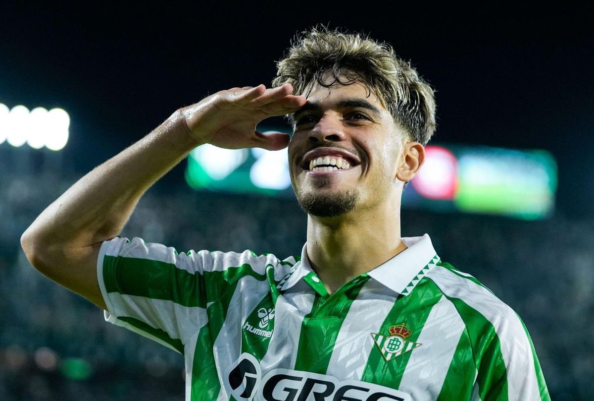 GonzaloTortosa's tweet image. 🟢⚪️🚨 ÚLTIMA HORA.

‼️ Ez Abde, CONVOCADO para Europa League ante el Paok.

El marroquí del Real Betis ha pedido estar ante las bajas.

↪️ Manuel Pellegrini podrá decidir si tiene minutos si lo ve necesario.

@elchiringuitotv