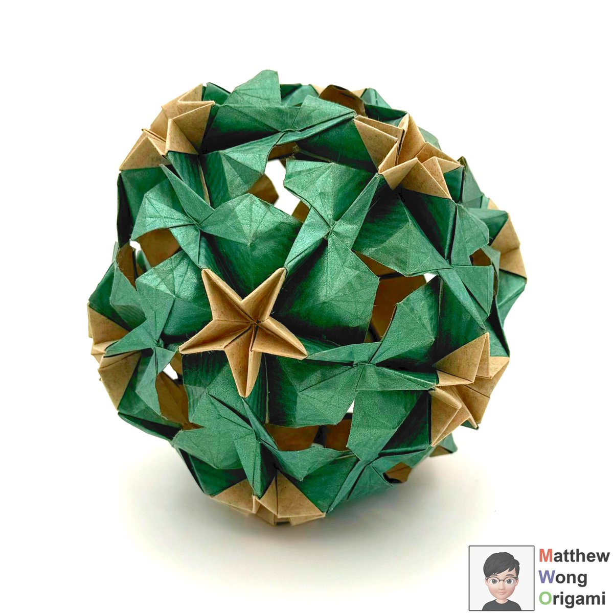 🌟
TBD - Hongyan Zhang
30 pieces of Wrapping Paper 5.646cm x 15cm (Ratio 1 : 4√2-3)
.
#origami #摺紙 #折紙 #折纸 #折り紙 #おりがみ #paper #art #artist #paperart #origamiart #fold #paperfolding #craft #papercraft #gallery #photooftheday #artoftheday #ioio #ioiox #ioio2025