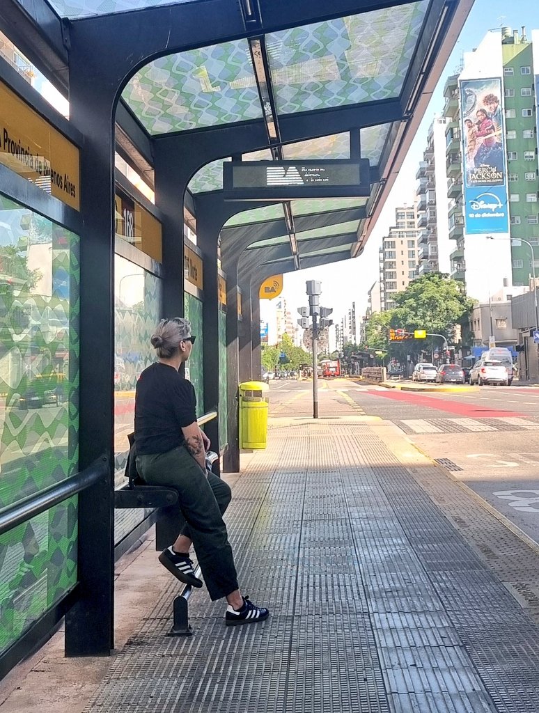 karinaniebla's tweet image. Otra cosa que naturalizamos: que los carteles que te dicen cuándo viene el colectivo no funcionen más