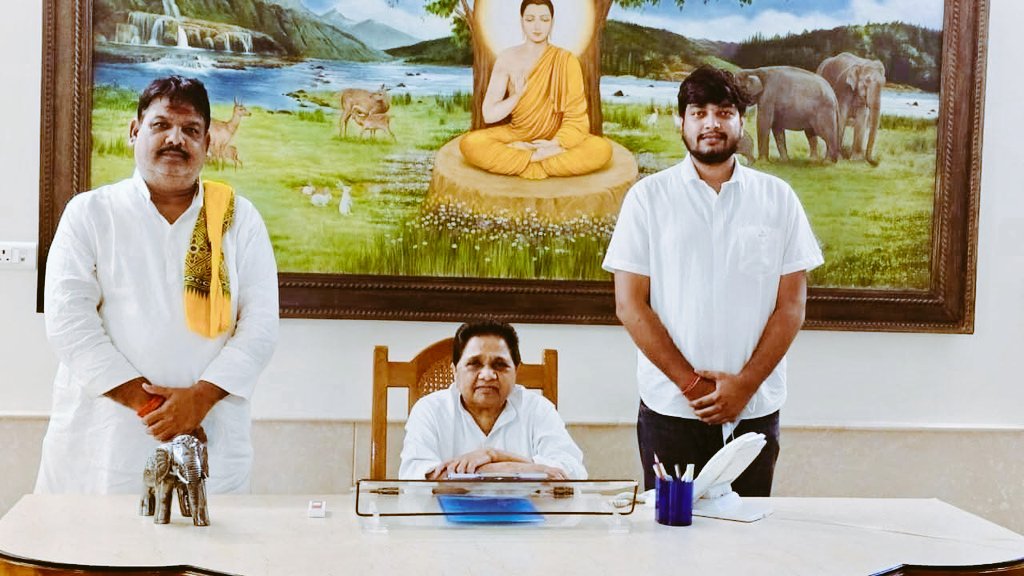 indiaonethink's tweet photo. पूर्वांचल की राजनीति में नया संदेश।
उत्तर प्रदेश के पूर्वांचल क्षेत्र से दीपक तिवारी ने बहुजन समाज पार्टी का दामन थाम लिया है। यह कदम बहुजन आंदोलन को ज़मीनी स्तर पर और मज़बूती देने वाला माना जा रहा है।
#DeepakTiwari
#BahujanSamajParty
#BSPIndia
#पूर्वांचल
#UPPolitics https://t.co/w4pQtKBxBC