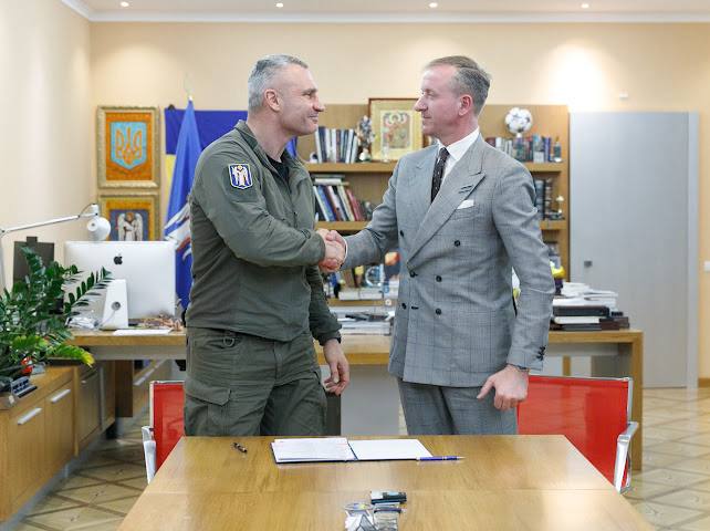 kyiv_tv's tweet image. 🤝Київ домовився про передачу двох міні-ТЕЦ з німецьким товариством міжнародного співробітництва GIZ 

Сторони підписали Меморандум, за яким установки повинні надійти до української столиці вже наступного тижня, розповів мер Віталій Кличко. 

💬«Дякую німецьким партнерам за…