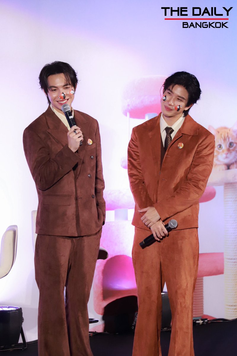 thedailybkk's tweet image. “เฟิร์ส-ข้าวตัง” ชวนแฟนๆเติมแมวไปพร้อมๆกัน ในงาน "เปย์รักด้วยแมวเลี้ยง THE FIRST MeOWMENT"

#CatForCash
#CatForCashEP1
#Firstkpp #khaotungg
#FirstKhaotung #เฟิร์สข้าวตัง