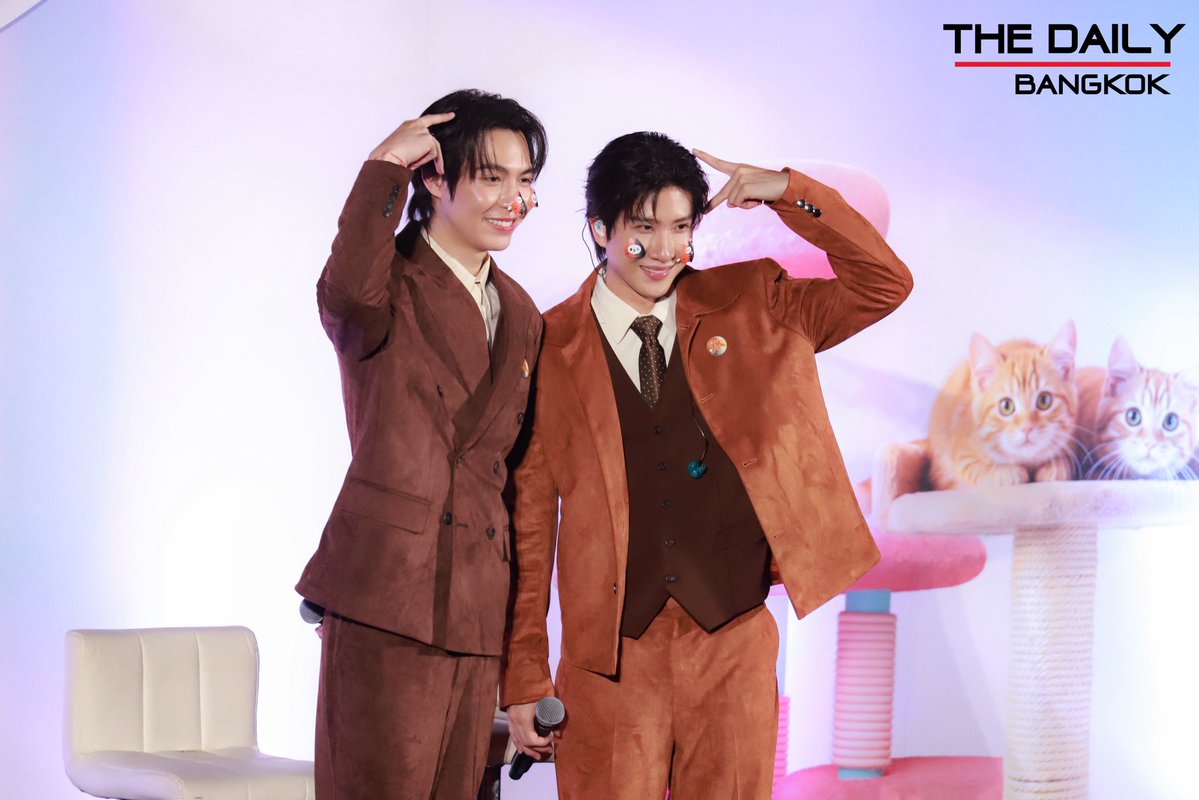 thedailybkk's tweet image. “เฟิร์ส-ข้าวตัง” ชวนแฟนๆเติมแมวไปพร้อมๆกัน ในงาน "เปย์รักด้วยแมวเลี้ยง THE FIRST MeOWMENT"

#CatForCash
#CatForCashEP1
#Firstkpp #khaotungg
#FirstKhaotung #เฟิร์สข้าวตัง