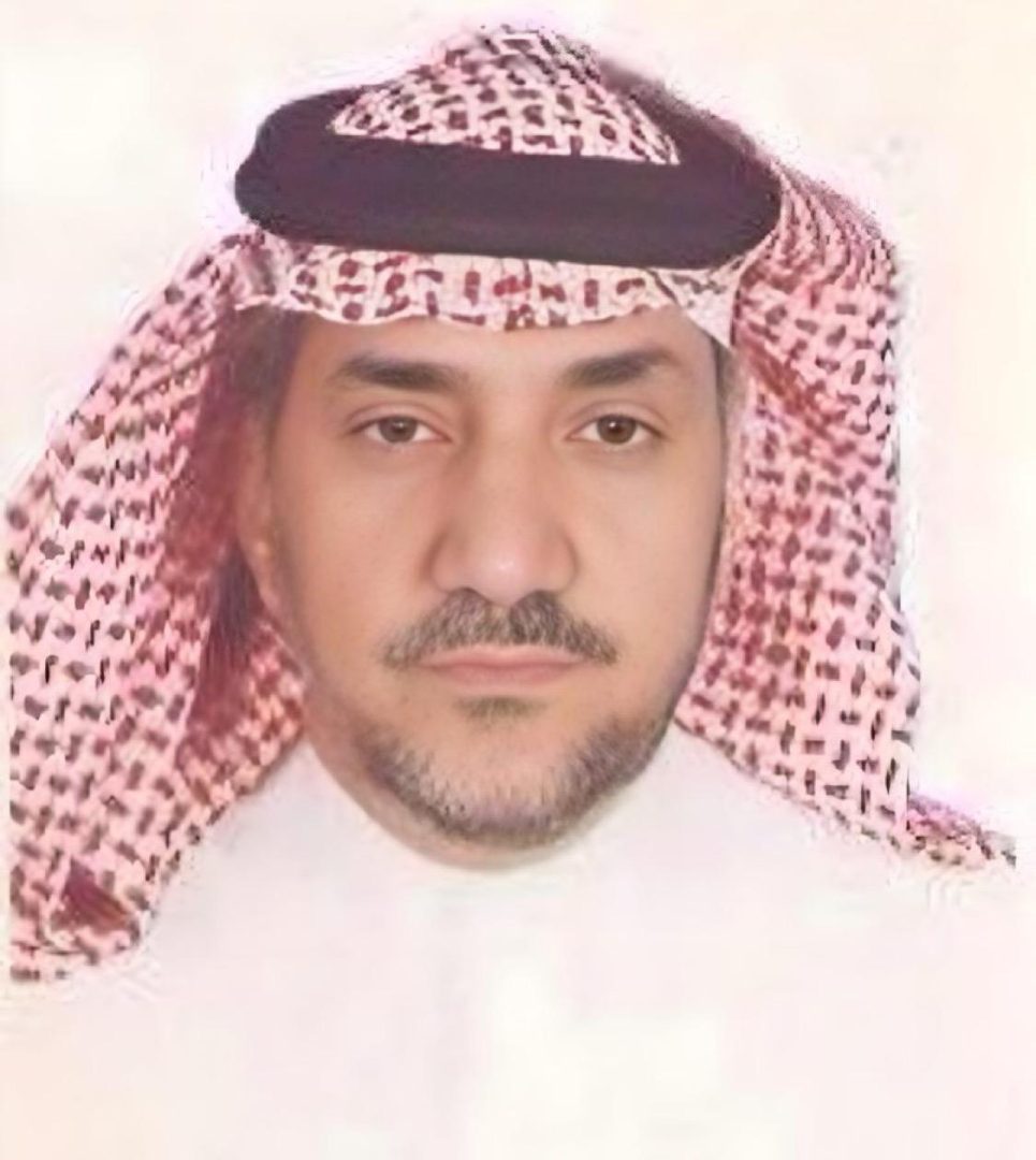 قفّى بشره والليالي تقفاه
و حنا على باب الأمانه جلسنا

يسعى بغدره مِلْتِحِفْ داه بارداه
غادر وخاين بالخيانه ختلنا

#قصيدة للشاعر : حامد بن جابر السلمي
ghrannews.com/419011/
#صحيفة_غراس