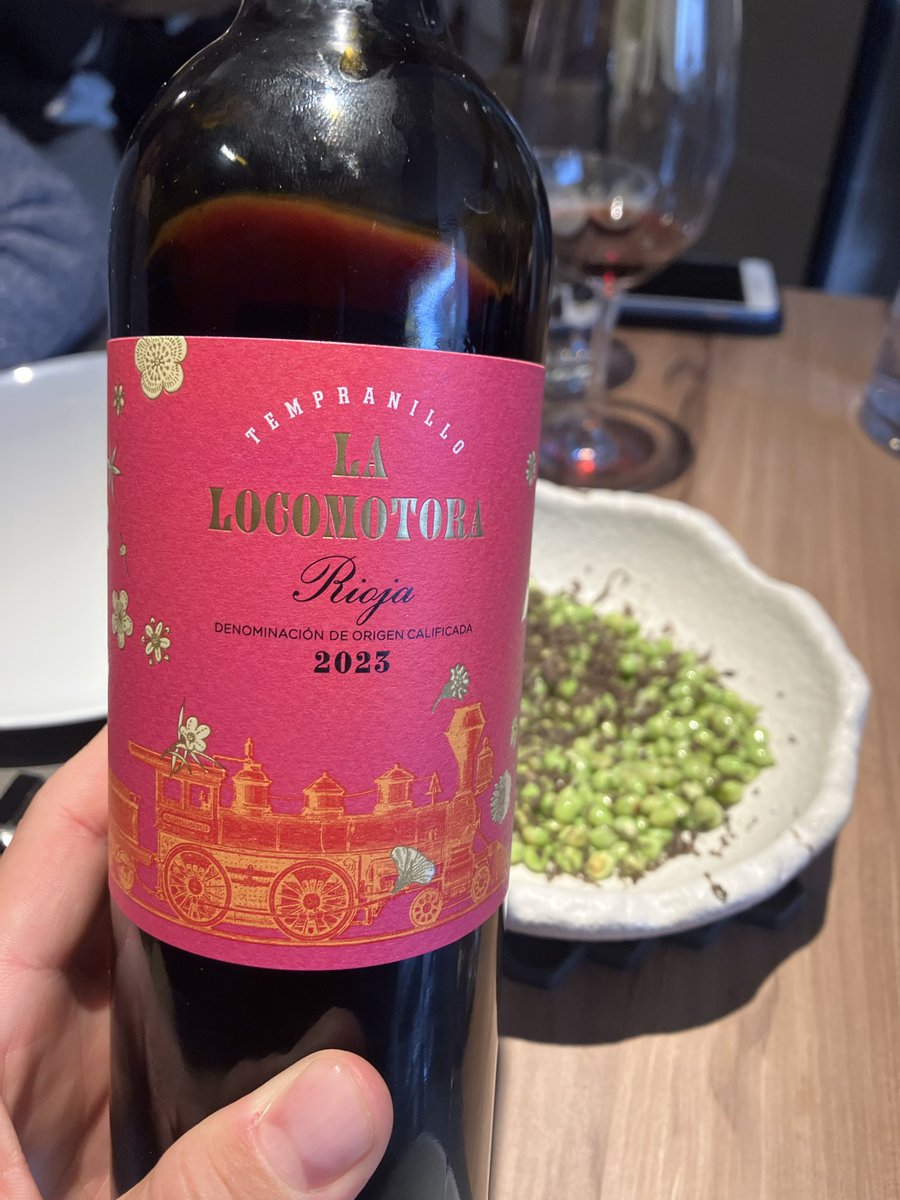 javyaraque's tweet image. En #restauranteaguatinta #aranjuez combinando sus platos con @uvasfelices de @vilaviniteca y @RiojaWine_ES 💚 🩷 #ilovewine #Gastronomia #rioja #vilaviniteca #uvasfelices