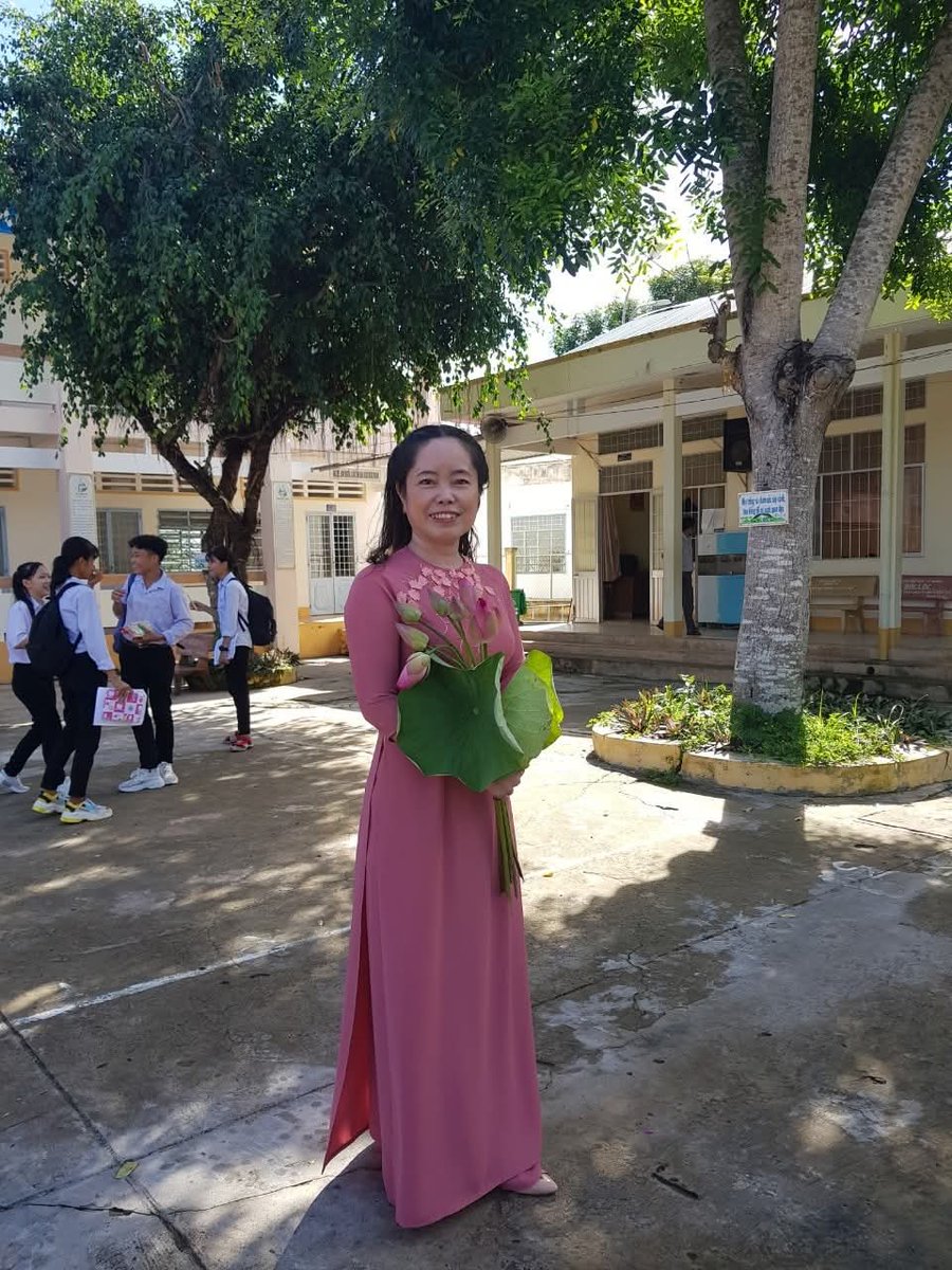 Cô Giáo Cấp 2 tweet media