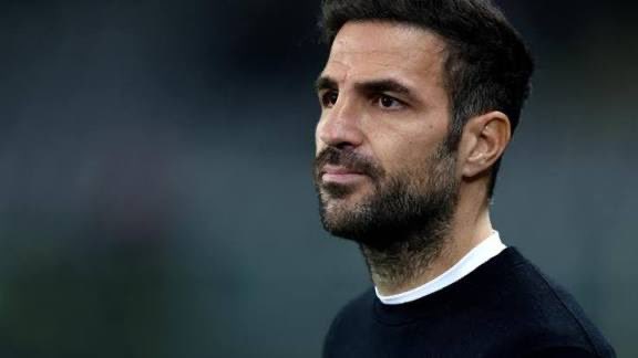 FBiasin's tweet photo. De Zerbi: “Non capisco gli attacchi a Fabregas. Quando parla non mi sembra manchi di rispetto a nessuno o faccia il fenomeno”. 

La verità è che Fabregas dà fastidio perché ha un grosso difetto:

parla di calcio. https://t.co/Z7SFAh4sYF