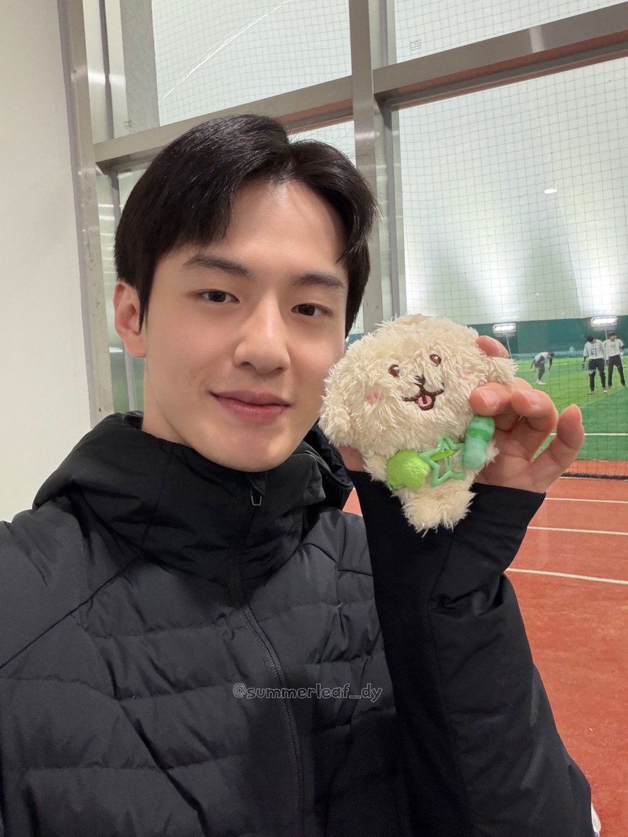 summerleaf_dy's tweet image. “충격 - 쇼트트랙계 대표강아지 장성우 선수와 댕트리버의 만남 포착 화제” 

#쇼트트랙 #장성우