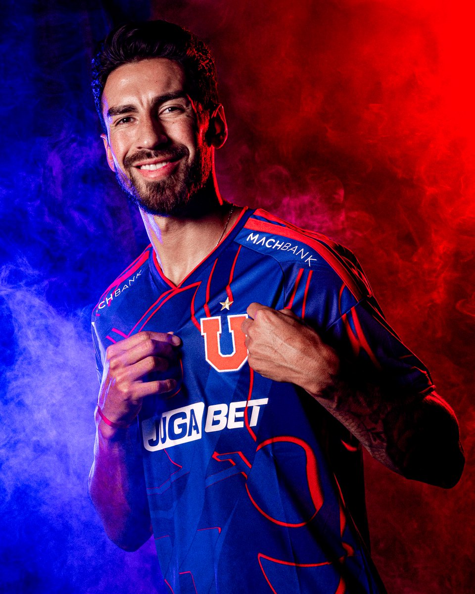 udechile's tweet photo. Te queda perfecta, Gato 🤘🏼🔵🔴 https://t.co/wChMRyPZEi
