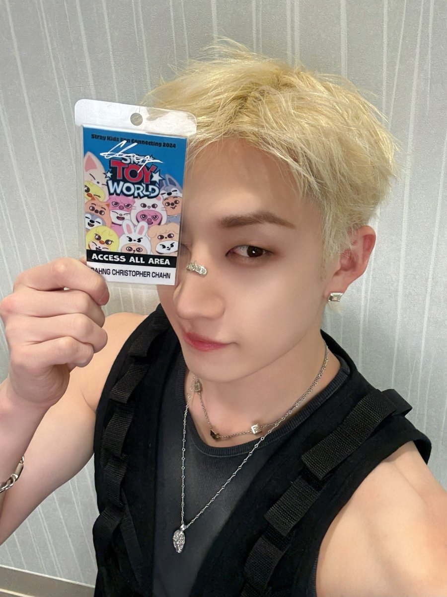 Stray_Kids_JP's tweet image. Stray Kids、LIVE Blu-ray『Stray Kids Fan Connecting 2024 “SKZ TOY WORLD”』のシリアルナンバー応募特典の受付は本日1/20(火)23:59まで！

メンバー直筆サイン入り
ラミネートパスのセルフィーを公開🎉

▶️ 詳細はこちら
straykidsjapan.com/info/archive/?…

🤖 特設サイト
straykidsjapan.com/toyworld_bd/…