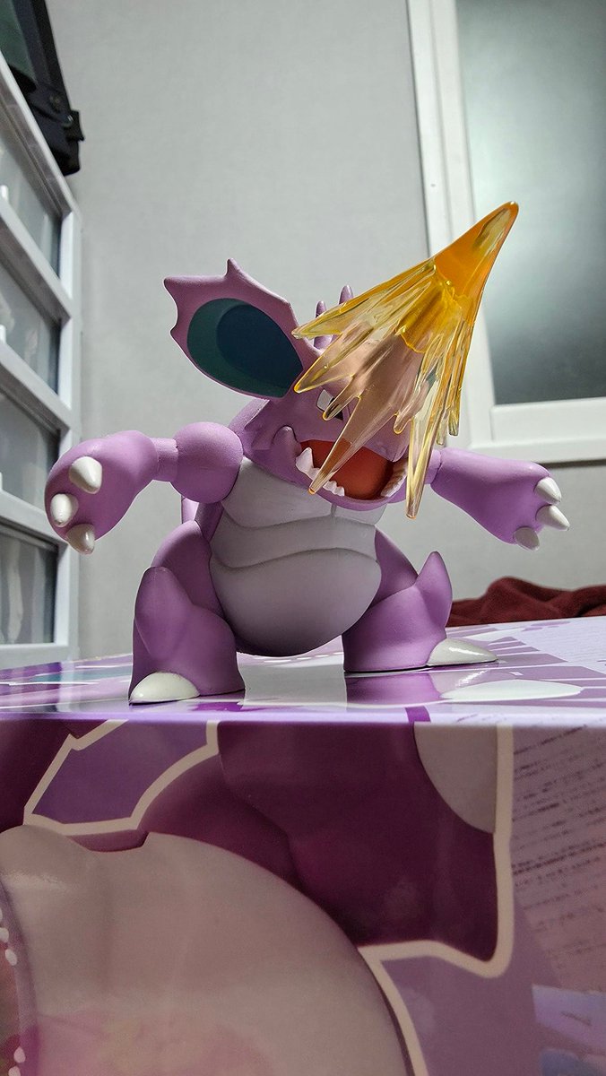 블로키에서 나온 니드킹 프라모델!
포켓몬 스케일 월드보다 크고 포즈도 잡을 수 있어 아주 대만족이다.
니드킹으로 제품을 내주다니 고마워...
뿔드릴 파츠는 스케일 월드랑 호환도 됨 ㅋㅋ