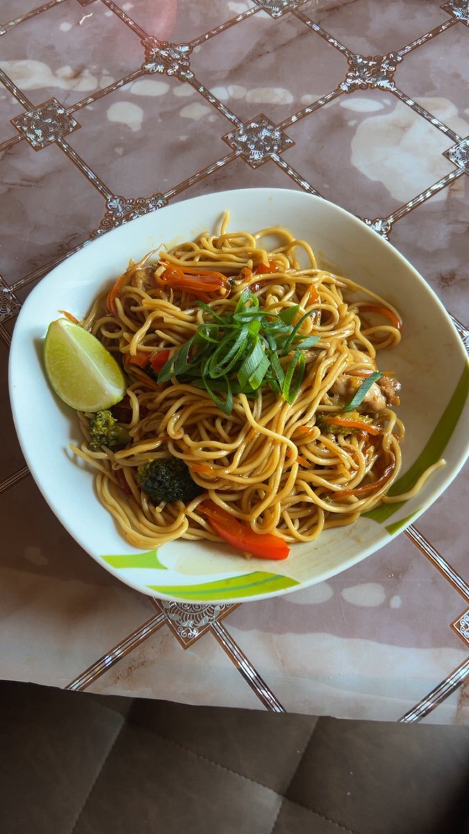 mhhh lecker chicken teriyaki nudeln (ich weiss man sieht kein chicken…)