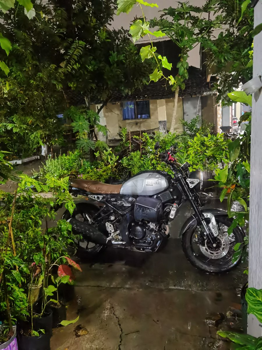 zero_absolutee's tweet image. Demi gembul makan 'tuna', hujan pun kuterabas...