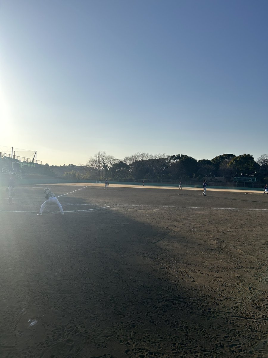 【2026年開幕戦】

新メンバーも加わり新春の陽気の中で開幕を迎えました！

3回に打線がつながり一挙6点を挙げるビッグイニングもあり、開幕戦白星です！

⭐️本日の勝手にMVP
岡ちゃん
チーム唯一のマルチ安打とチーム初ホームランを放つ活躍
開幕にむけてもう少し身長伸ばしていこう！