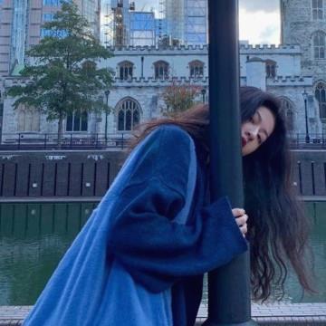 PiusJet's tweet image. My cat thinks she’s the queen