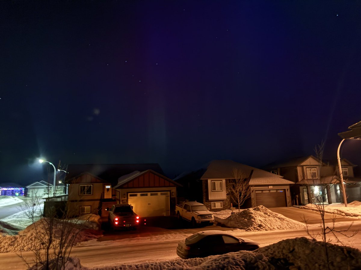 bcboyadventurer's tweet photo. 5:50am #princegeorge #cityofpg stayed up last night,didn’t see them,woke up to this beautiful display outside my house! @RyanVoutilainen @BCstormwatch @Kamscan @weathernetwork @GlobalBC #Auroraborealis #aurorawatch #northernlights https://t.co/Dq4ik7GGt5