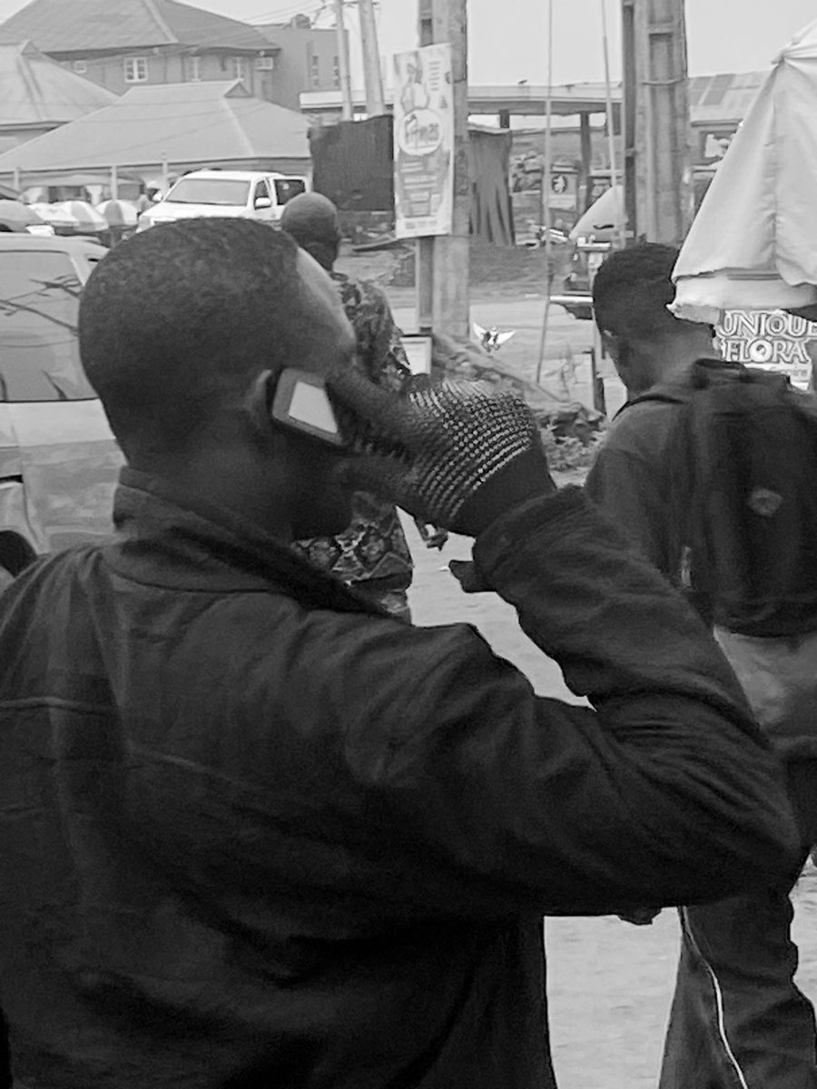 ArtGbadebo's tweet photo. Street poles 
Call God 
Food is ready 

#dailystreetdocumentation #art #Photography101 #artgbadebo https://t.co/016M3Oyo4D