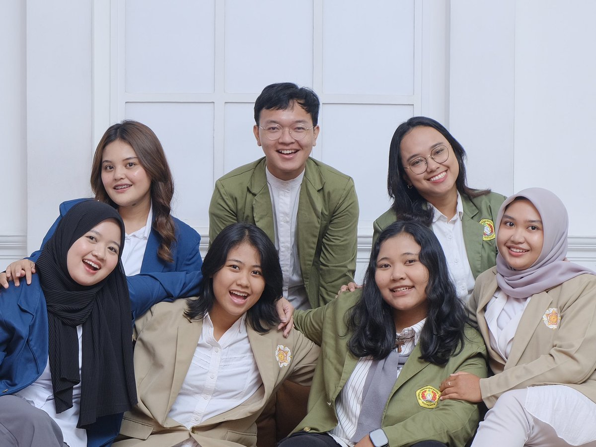 eehsiapaini's tweet photo. Pasukan Internship Cihuy 🍓 such a cool ketemu sama kalian … 🥺🫶🏻 https://t.co/w6eFMAl0Gb