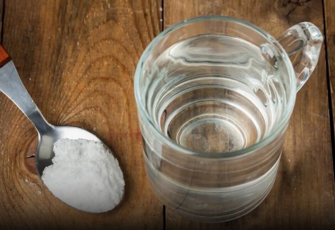 Manifest_Lord's tweet image. Mix:

1 teaspoon salt
1 cup warm water

How:

Rinse mouth, 30 seconds
Gargle throat, 30 seconds (head tilted back)
Spit out (do not swallow)