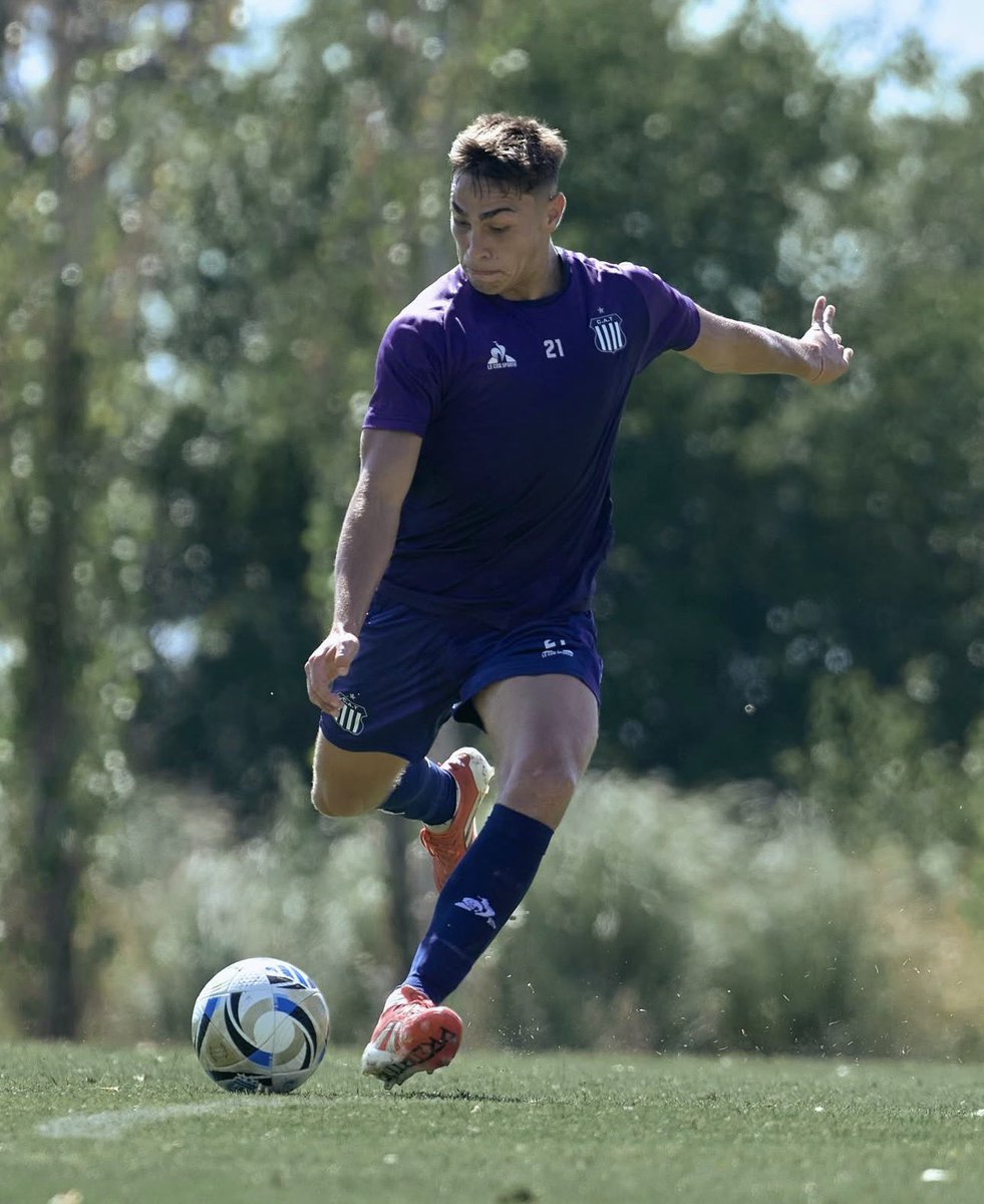 🏴󠁧󠁢󠁳󠁣󠁴󠁿 #Talleres | Matías Gómez tiene muchas chances de ser titular ante #Newells este viernes en el Mario Alberto Kempes.

*️⃣ Mateo Cáceres aún no se recuperó de su lesión, mientras que Matías Galarza estaría desde el arranque.